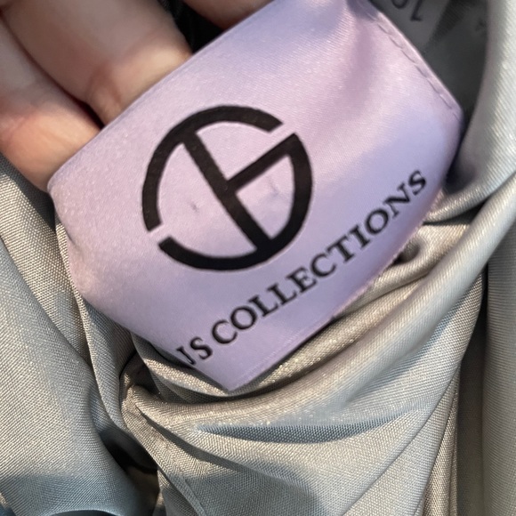 Navy sleeveless gown w sequins. Size 10 - Picture 7 of 9